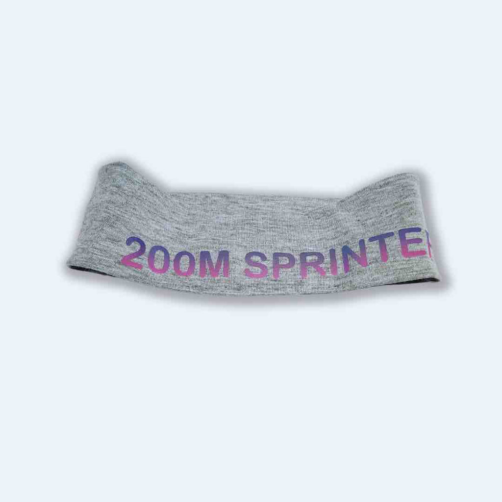 A light grey '200M Sprinter Headband' adorned with pink and dark blue '200M SPRINTER' print. Made from 100% cotton with silicone for a firm grip. Tailored for track and field athletes.