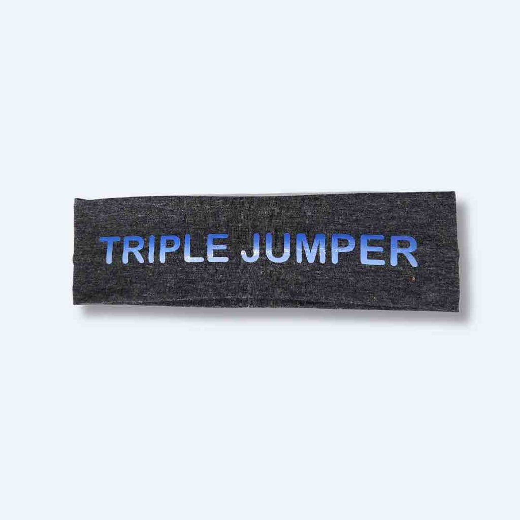 This dark grey 'Triple Jumper Headband' with light blue 'TRIPLE JUMPER' lettering print on it, demonstrates both style and practicality for athletes. With a silicone hold, this headband stays beautifully in place.